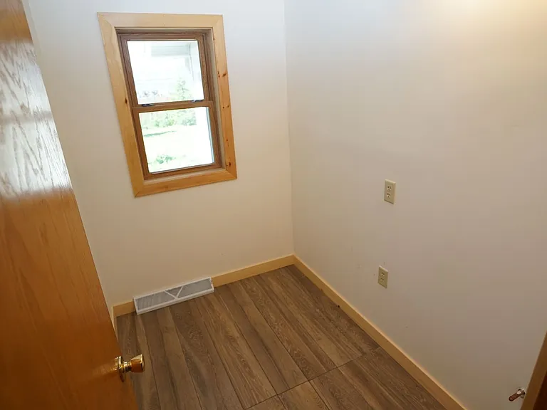 1518 Mendota St — Photo 15