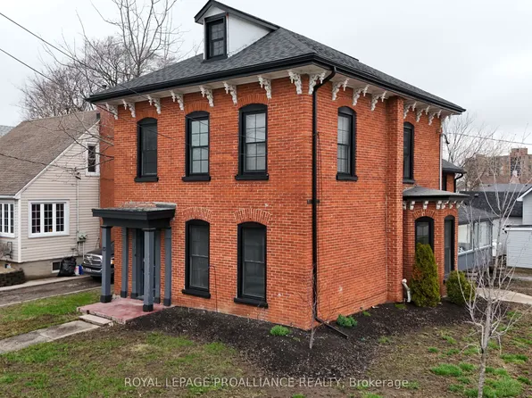 83 Cedar St, Belleville, ON K8P 3M3