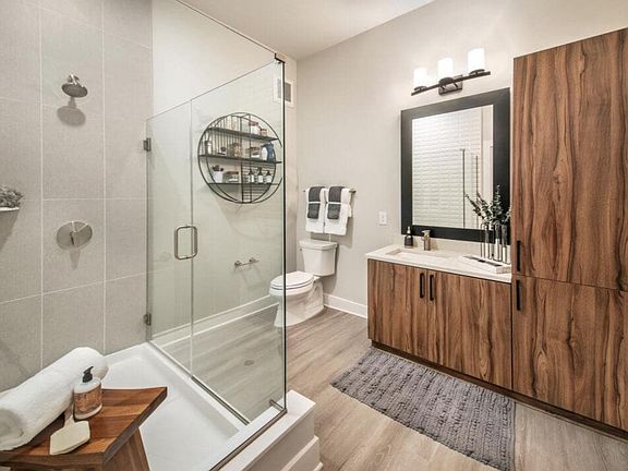 5th image of 2011 Oak Park Cir NE #401