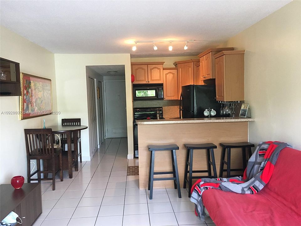 1st image of 104-400 Kings Point Dr #104