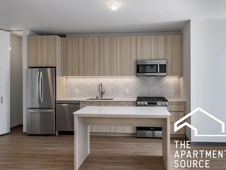 513 S Damen Ave — Photo 37