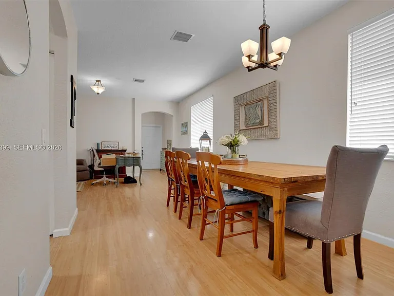 899 Phoenix Way — Photo 4