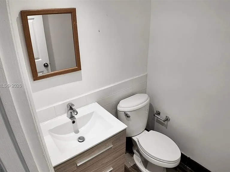 2138 SW 6th St #101 — Photo 14