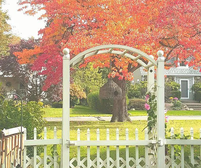 320 Strathmore Ave — Photo 3