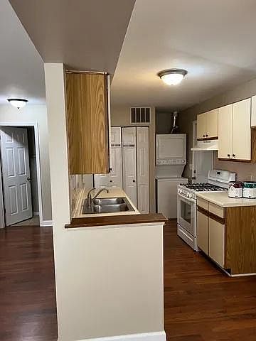 1st image of 424 N Cambridge Dr #424