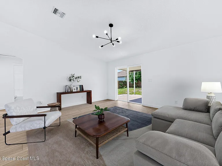 711 Avalon St SE — Photo 4