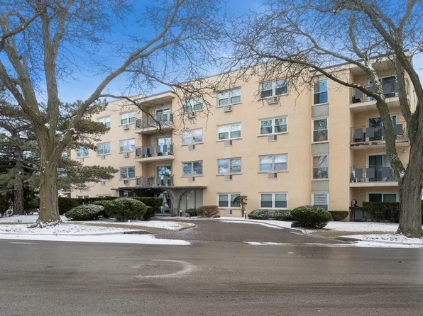 7801 Niles Center Rd APT 406, Skokie, IL 60077