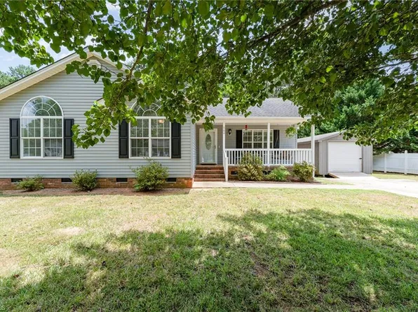 704 Logan Ln, Liberty, NC 27298