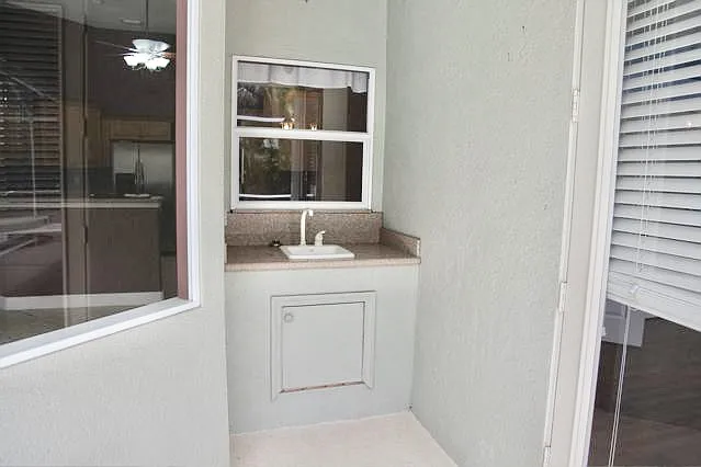 915 Starling Way — Photo 4