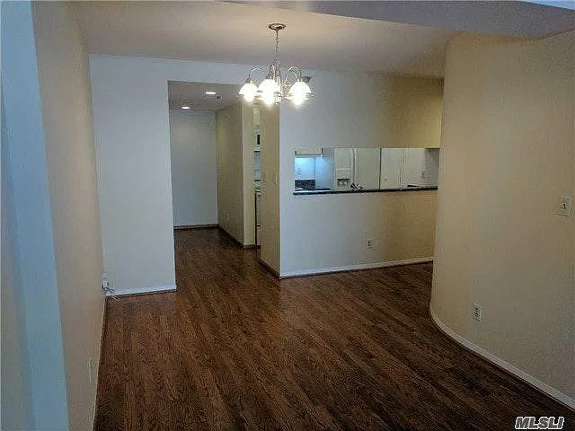 88 Cuttermill Rd #320 — Photo 4