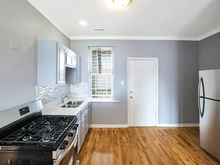 7255 S Calumet Ave — Photo 10