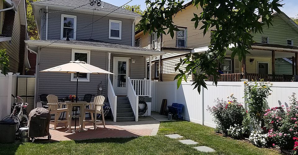 2nd image of 1011 3rd Ave