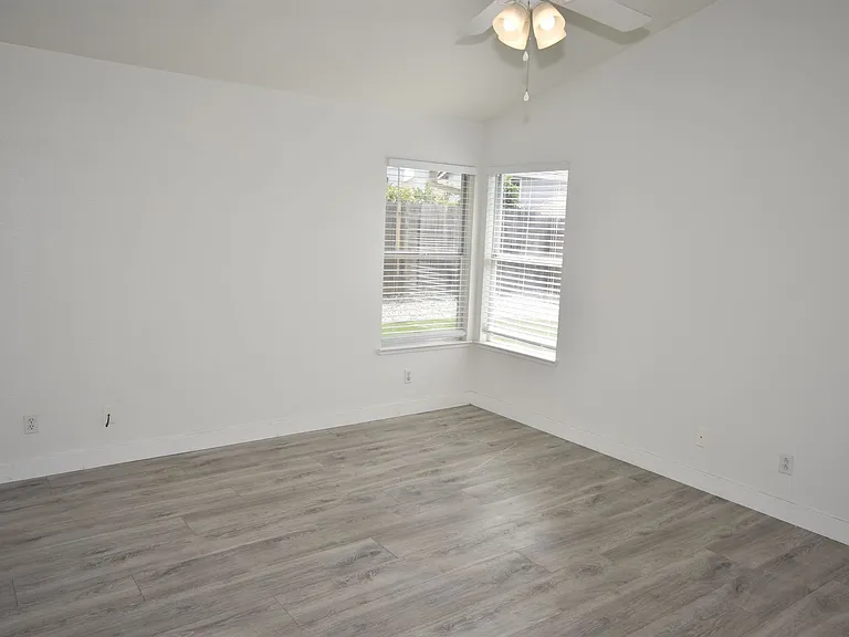 8717 Aspen Hill Ct — Photo 9