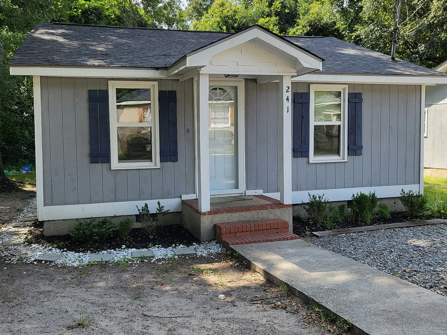 241 Cherokee — Photo 2