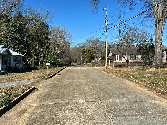 5th image of 216 S Nashville Ave