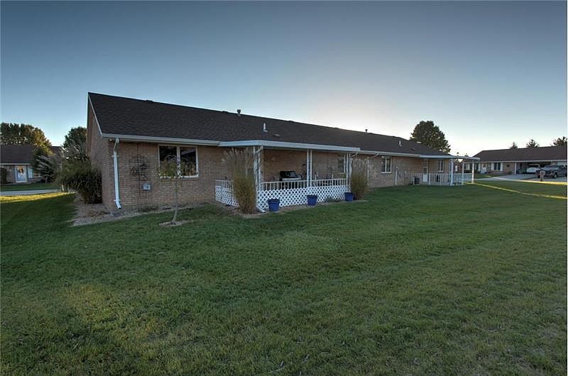 1st image of 475 Samantha Cir