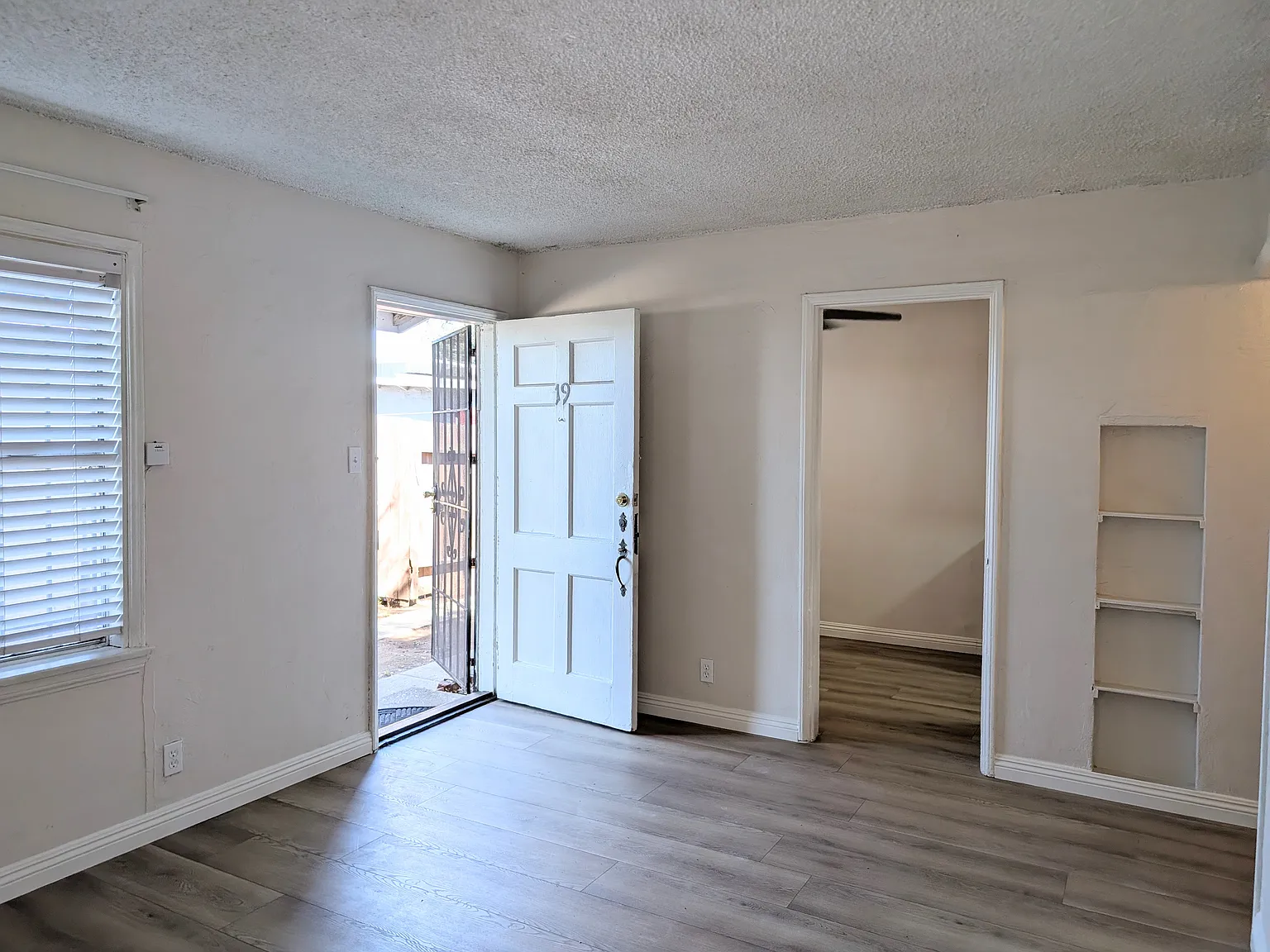 1 bed, 575 sqft, $1,950 — Photo 2