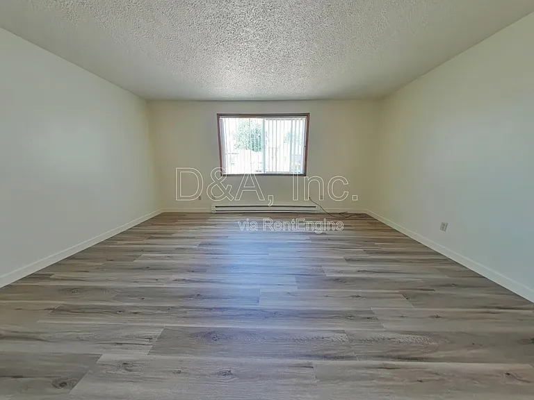555 NW Kings Blvd #1 — Photo 2