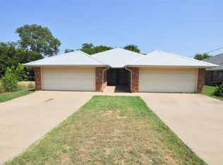 1122 W Spring St, Weatherford, TX 76086