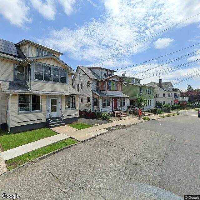 48 38th St