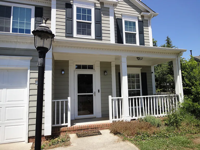 320 Hallwood Ct — Photo 3