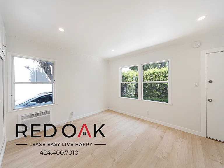 5832 Carlton Way #1B — Photo 1