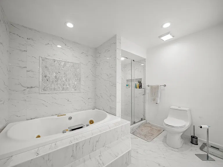 22 Pamrapo Ct W — Photo 27