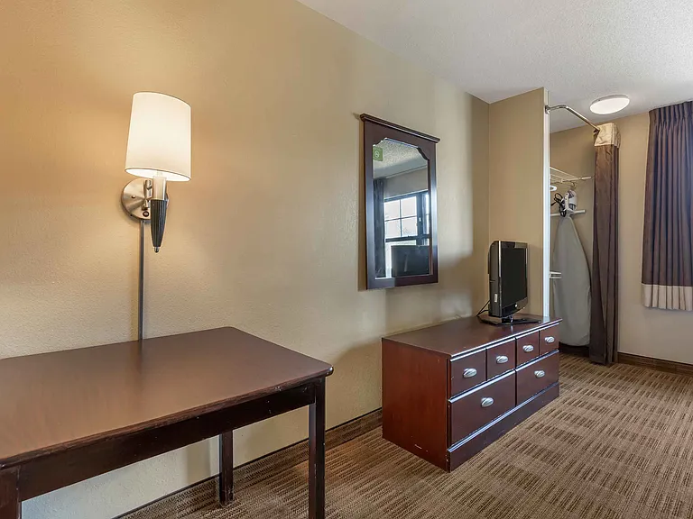 Studio Suite - 1 Queen Bed