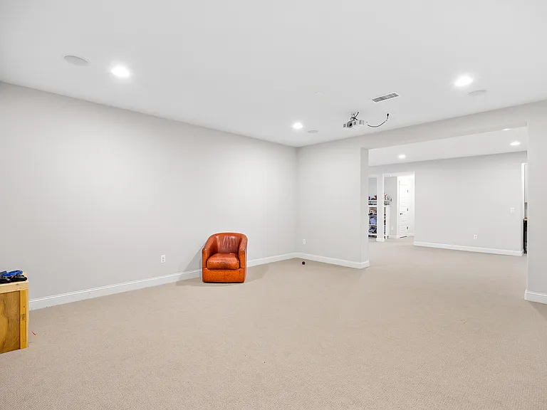6063 Chester Way — Photo 27