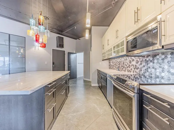 10179 105th St NW #303, Edmonton, AB T5J 3N1