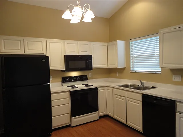 39 Mark Twain Ct — Photo 2