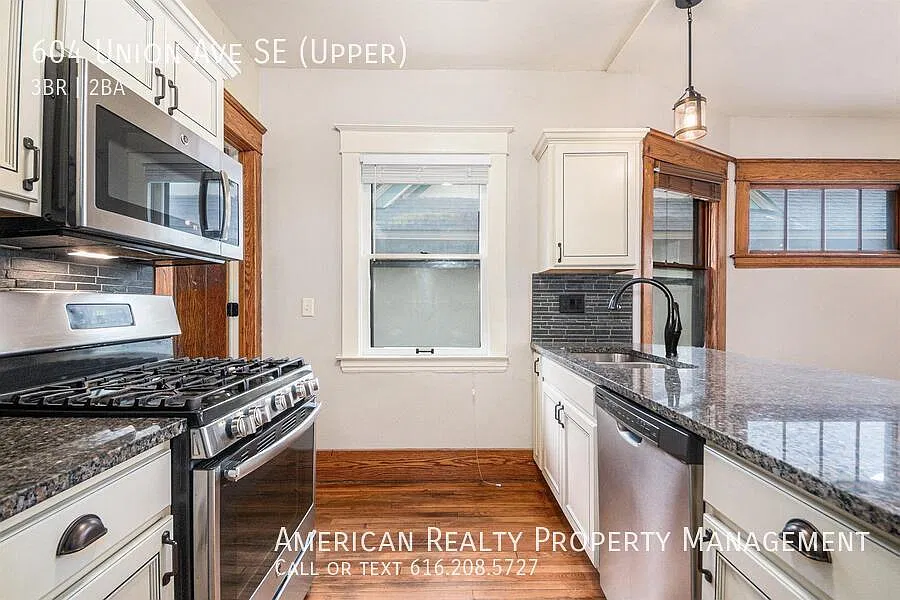 3 bed, 1285 sqft, $2,300 — Photo 3