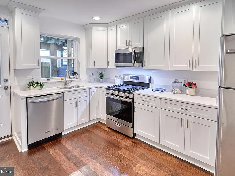 2021 Portugal St — Photo 4
