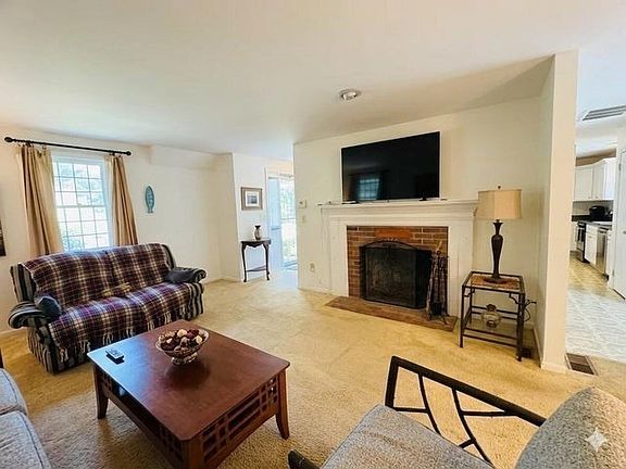 5th image of 96 Saddler Ln