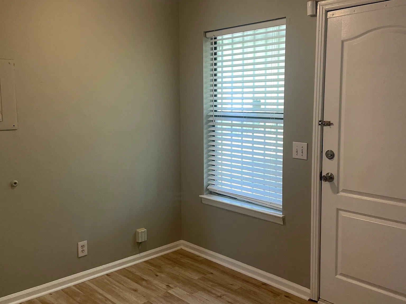 439 Roger Williams Ave — Photo 3