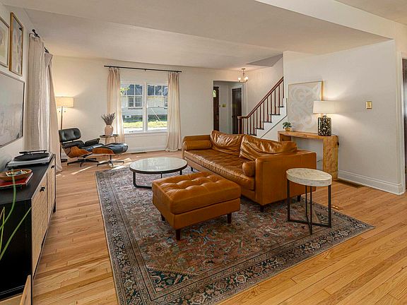 4th image of 714 W Elm St
