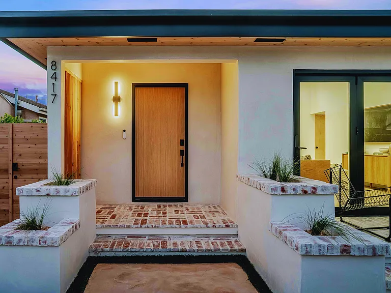 8417 Holy Cross Pl — Photo 2