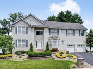 4 Center St, Englishtown, NJ 07726