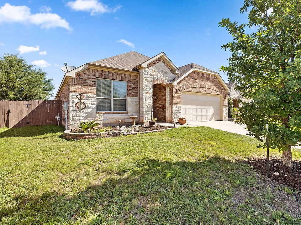 1700 Elaina Loop