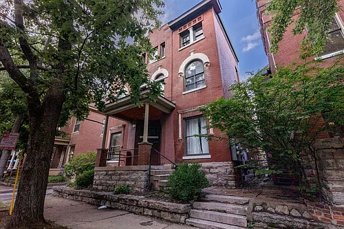 315 W Lee St Photo 1