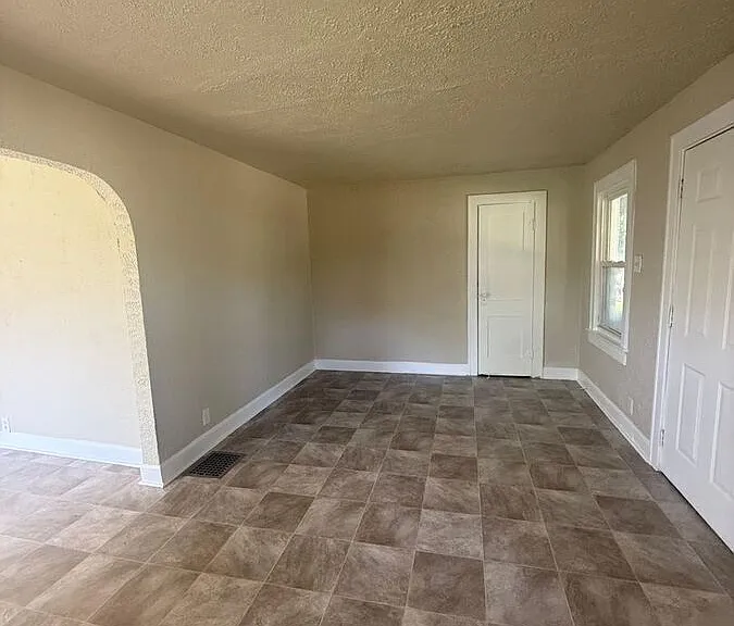 2864 Forest Manor Ave — Photo 10