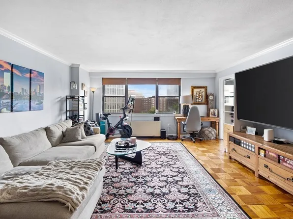 8 Whittier Pl APT 10D, Boston, MA 02114