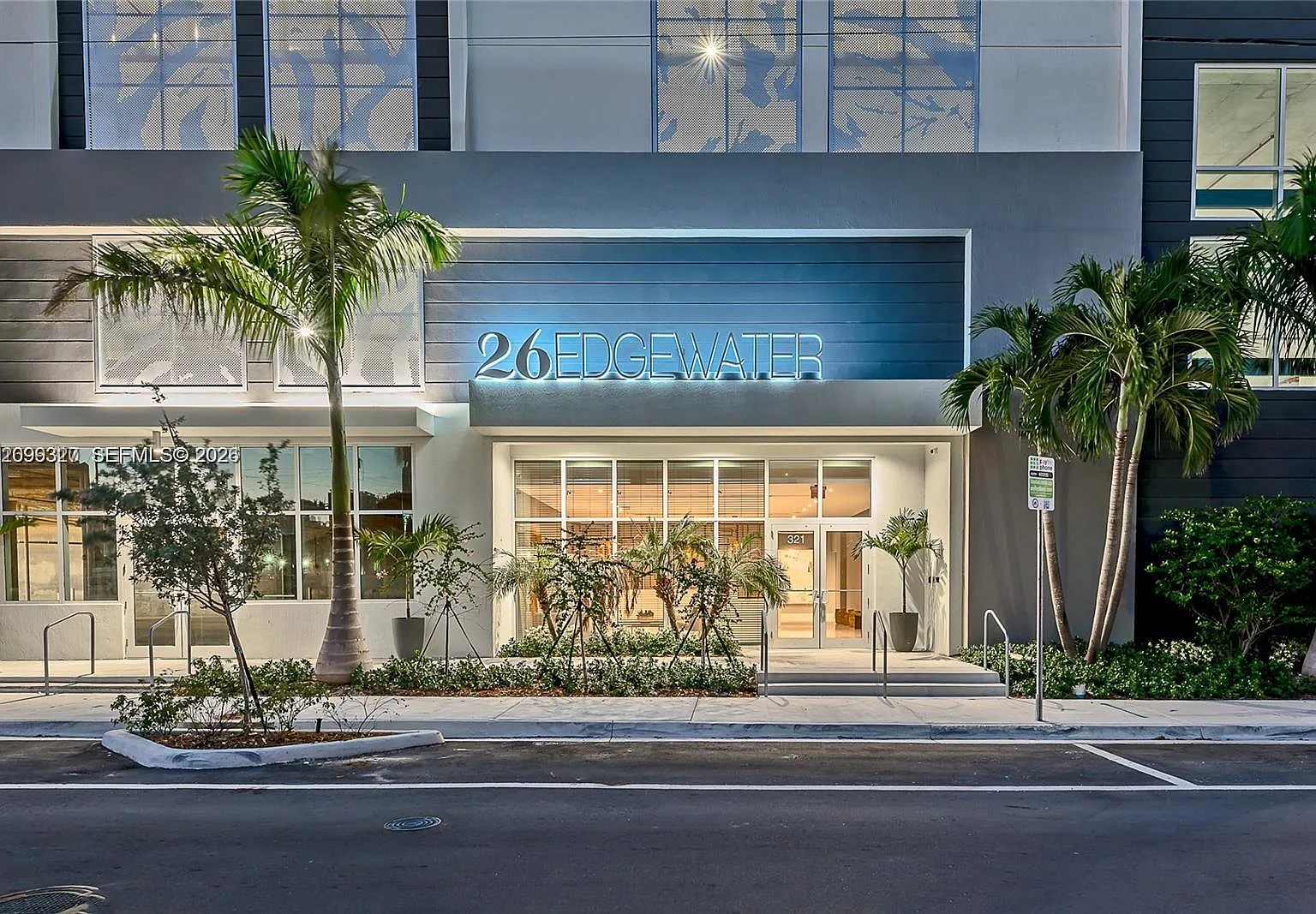 1 bed, 1.0 bath, $2,450 — Photo 2