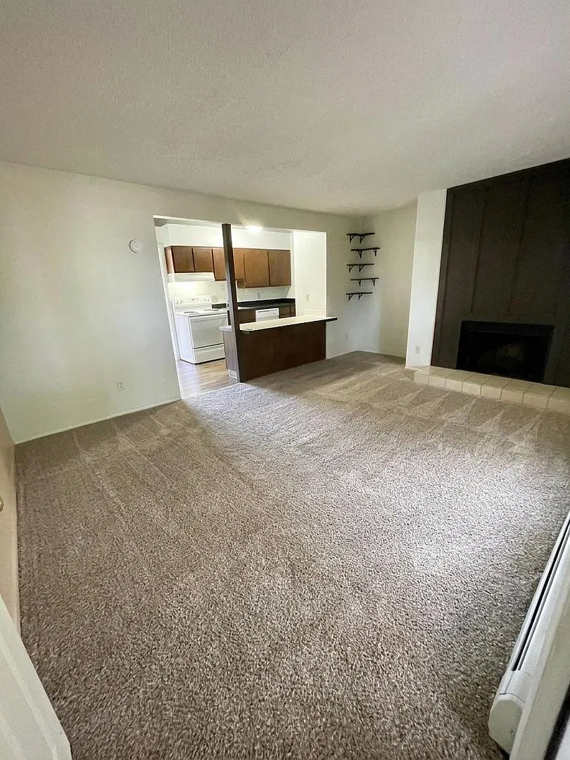 2897 Greenland Drive — Photo 4