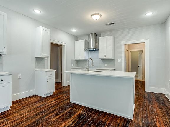 5th image of 1610 Garden Dr