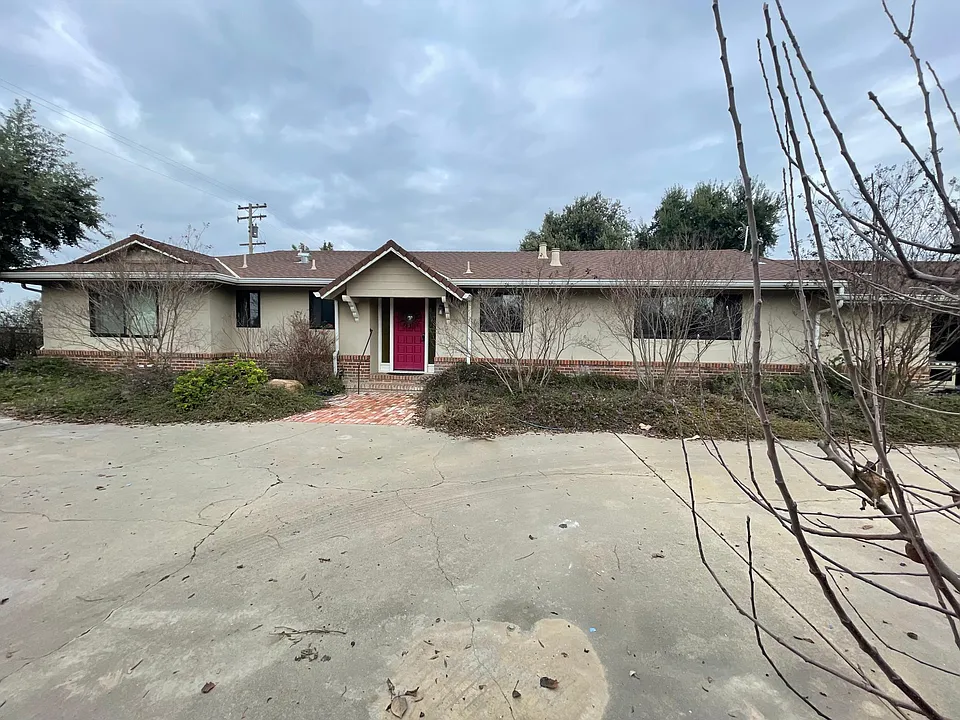 2611 W Highway 12