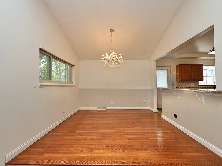613 Leamington Ave — Photo 6