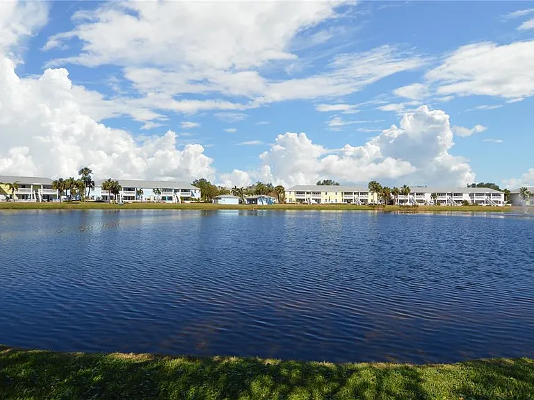 121 Seahorse Dr SE #C — Photo 54