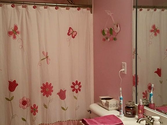 Upstairs second bath