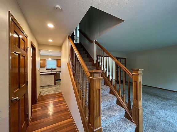 2nd image of 440 Taylor Ave